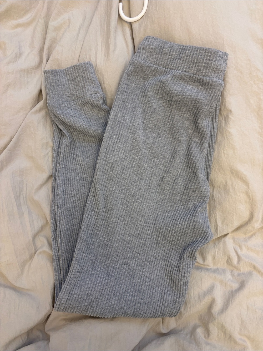 ALO Yoga Ribbed Heather Gray Joggers - Picture 3 of 3